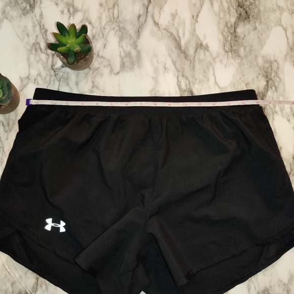 UNDER ARMOUR BLACK WORKOUT SHORTS - Picture 6 of 6